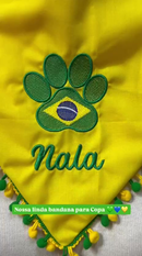 Bandana pet personaliza com a patinha do brasil + nome do pet+ pompom verde e amarelo TAM: P,M,G,GG